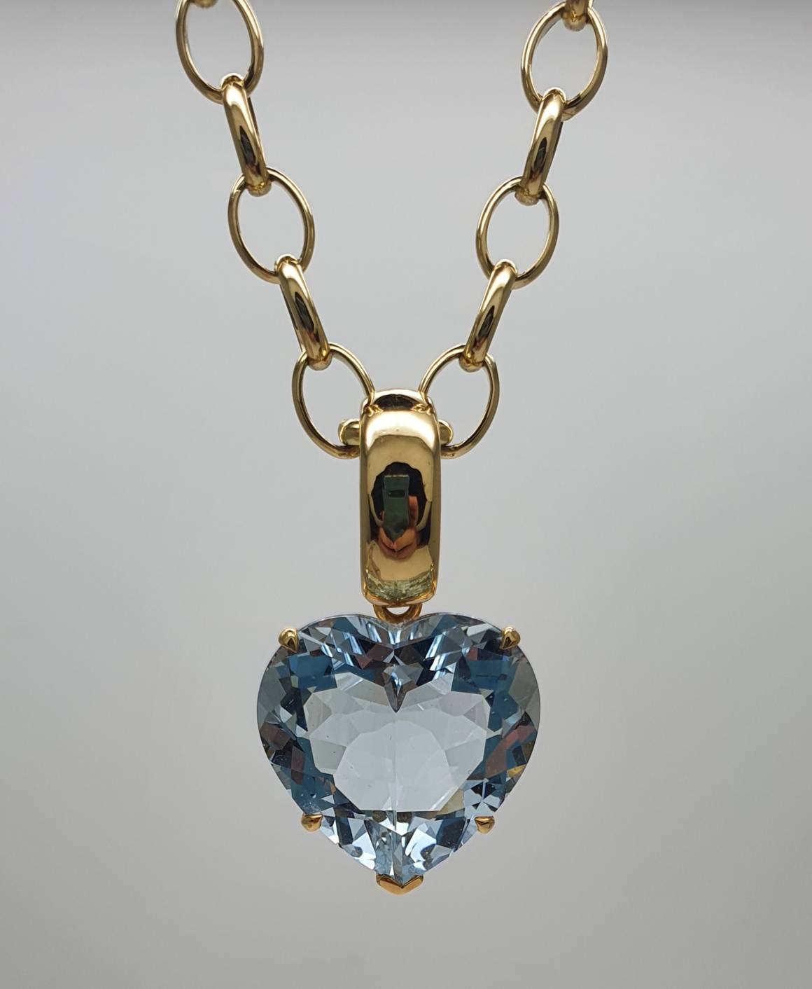 Aquamarine Herat shape pendant