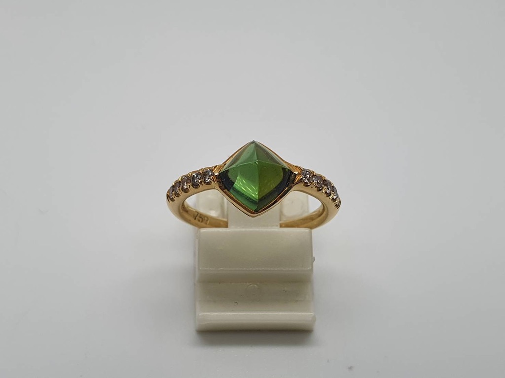 Green Tourmaline sugar-loaf with Brown Diamond Ring